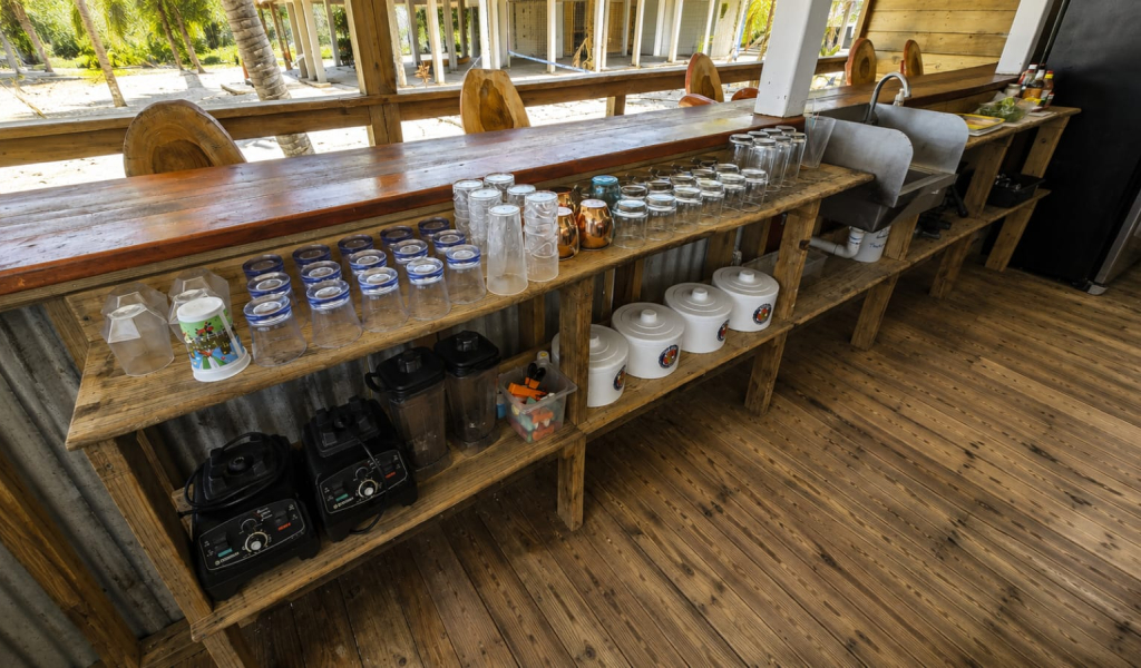 Listing ID: URE0720, Holland Beach Utila, Bay Islands, HN - The Dive Bar & Restaurant, Photo #