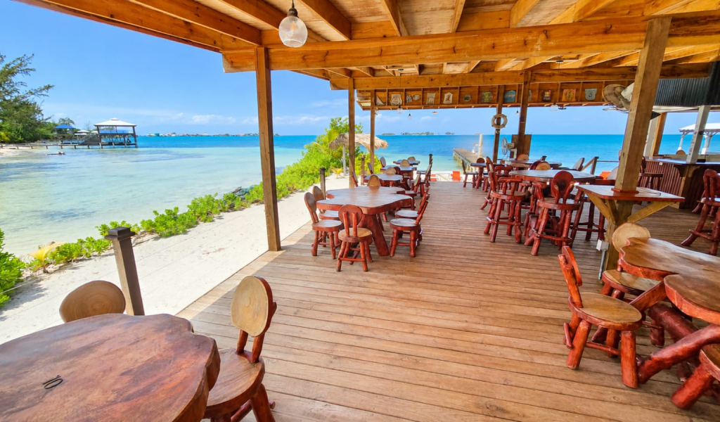 Listing ID: URE0720, Holland Beach Utila, Bay Islands, HN - The Dive Bar & Restaurant, Photo #