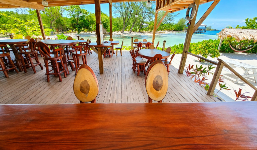 Listing ID: URE0720, Holland Beach Utila, Bay Islands, HN - The Dive Bar & Restaurant, Photo #