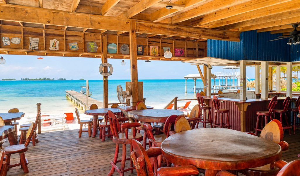 Listing ID: URE0720, Holland Beach Utila, Bay Islands, HN - The Dive Bar & Restaurant, Photo #