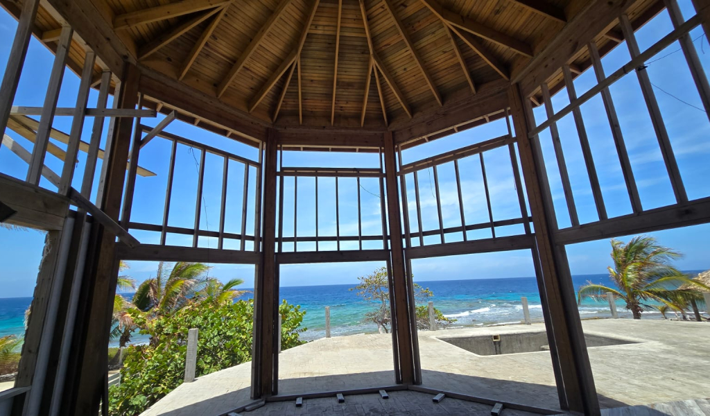 Listing ID: URE0722, Coconut Cove Utila, Bay Islands, HN - Coconut Cove Unfinished Gem, Photo #