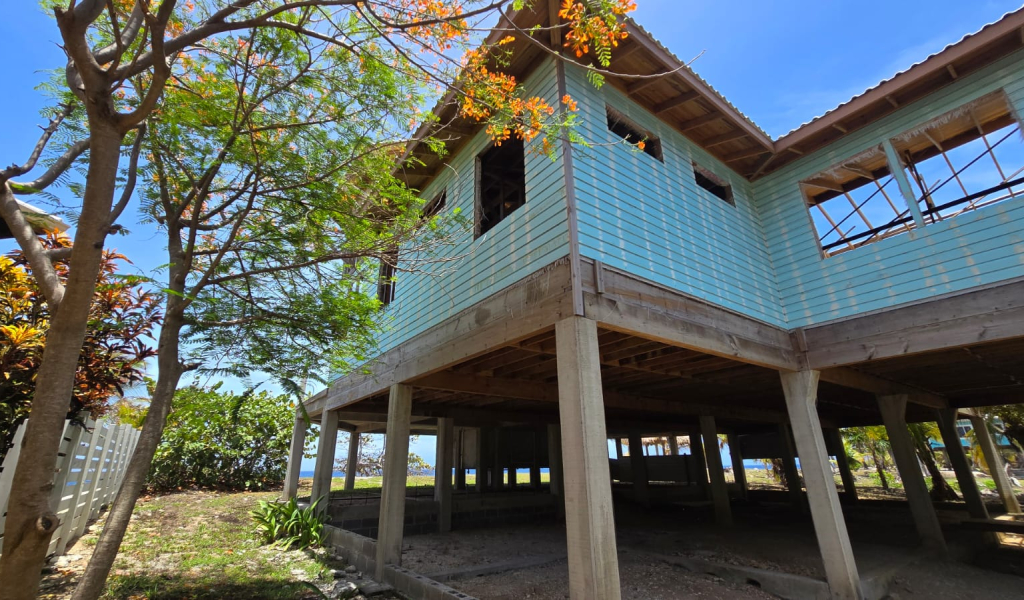 Listing ID: URE0722, Coconut Cove Utila, Bay Islands, HN - Coconut Cove Unfinished Gem, Photo #