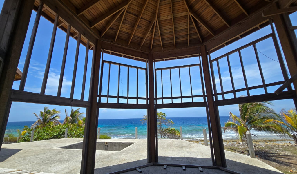 Listing ID: URE0722, Coconut Cove Utila, Bay Islands, HN - Coconut Cove Unfinished Gem, Photo #