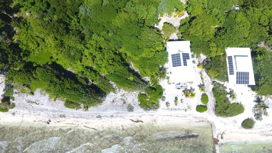 Listing ID: URE0723, Big Rock Utila, Bay Islands, HN - Big Rock oceanfront front and back Lot , Photo #