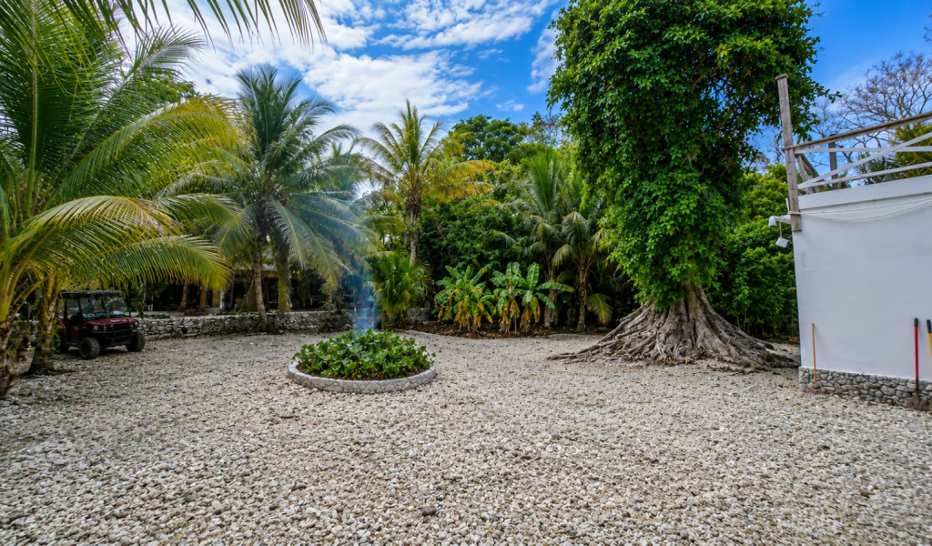 Listing ID: URE0725, Joshoa Point Utila, Bay Islands, HN - Deja Blue, Photo #